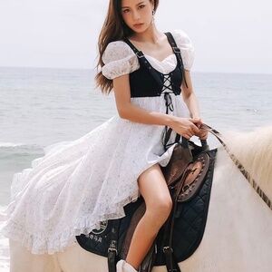 Romantic white floral dress Size S NWT